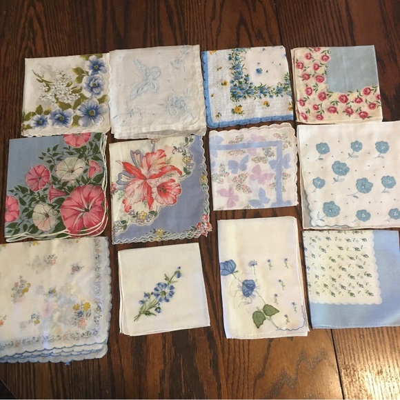 Accessories - Vintage 12 Ladies Handkerchiefs